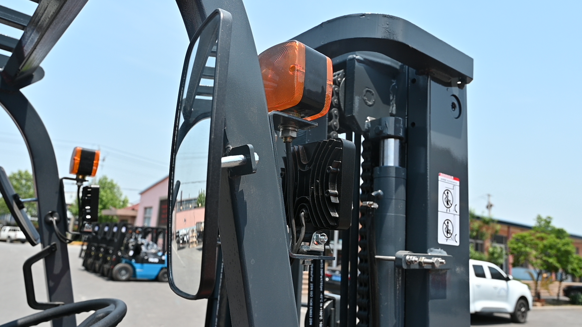 HAILIN 10-ton diesel forklift with specialized attachments capability